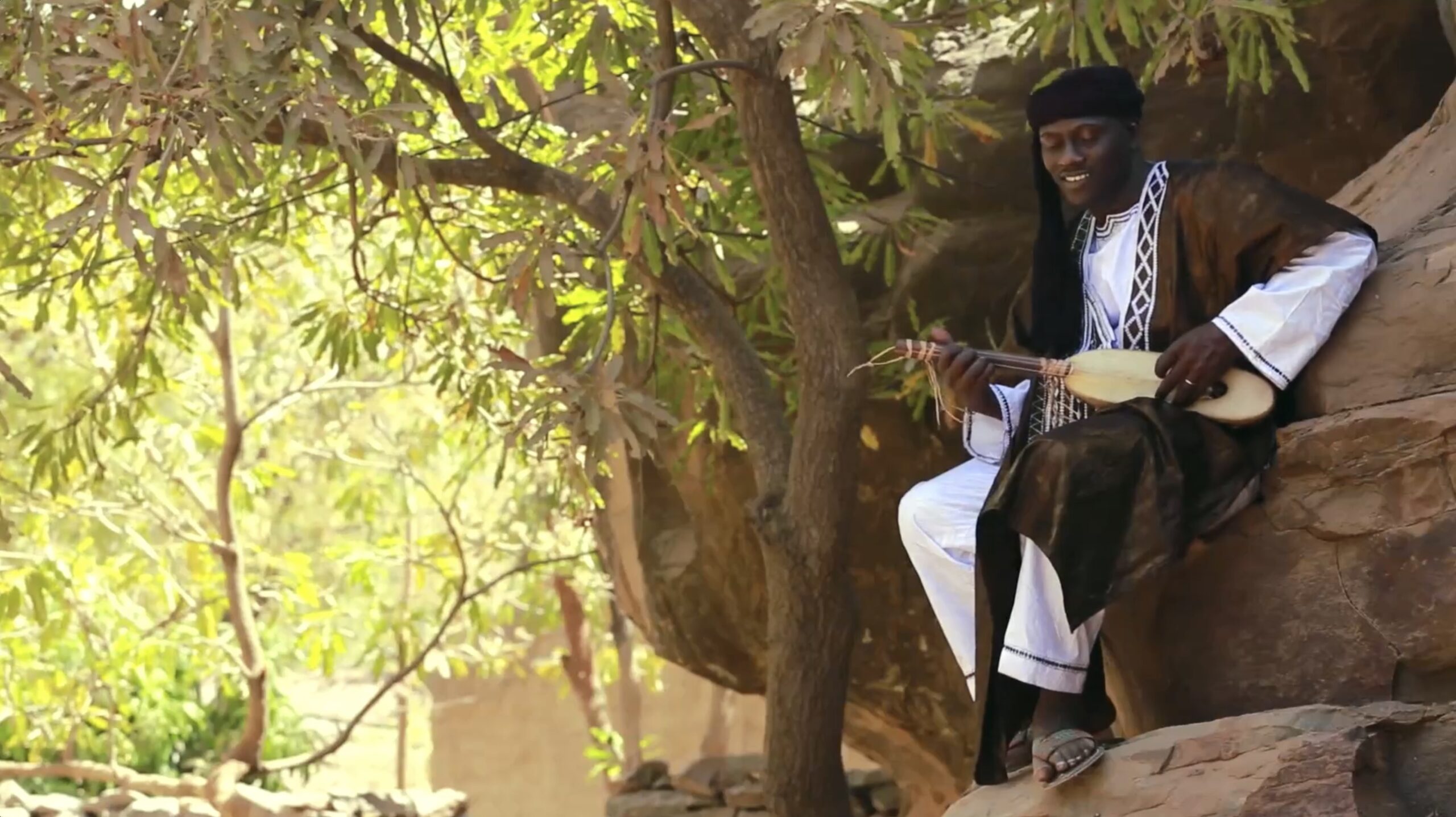 Praise: 1 - Massinag Atimilag.I worship God - Tuareg
