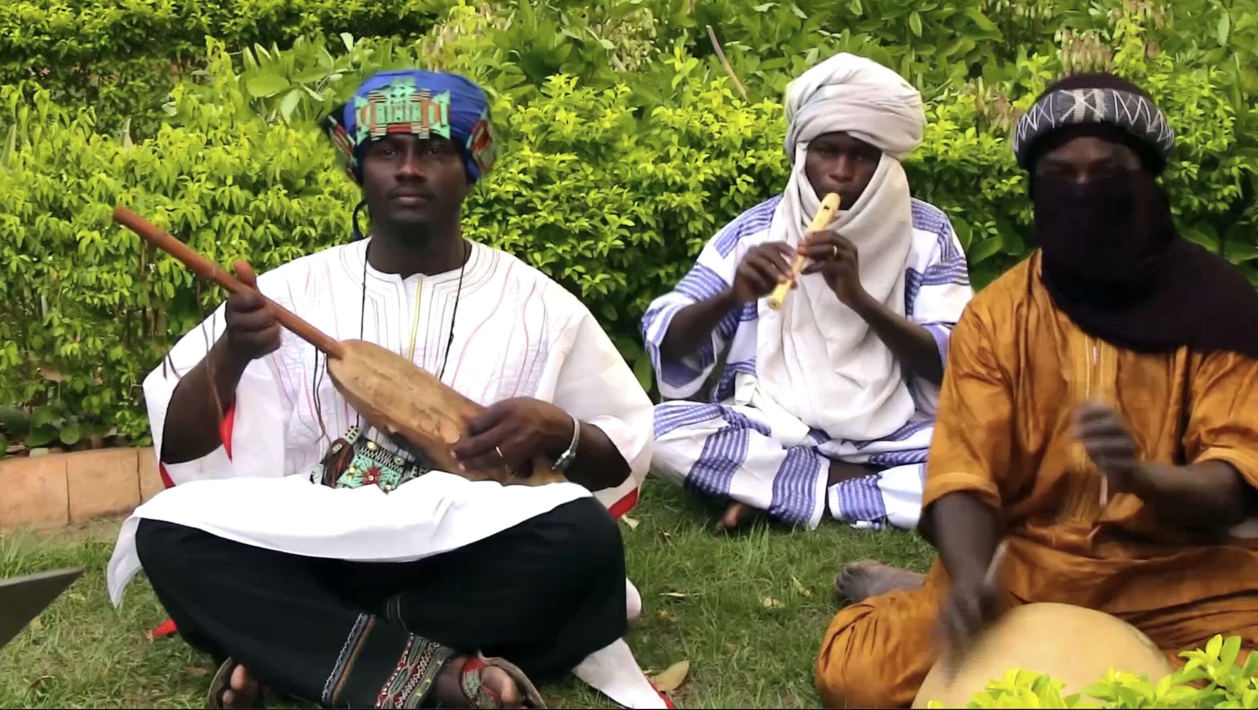 Praise: 3 – Imalid Achal Iyan A Day Is Coming – Tuareg