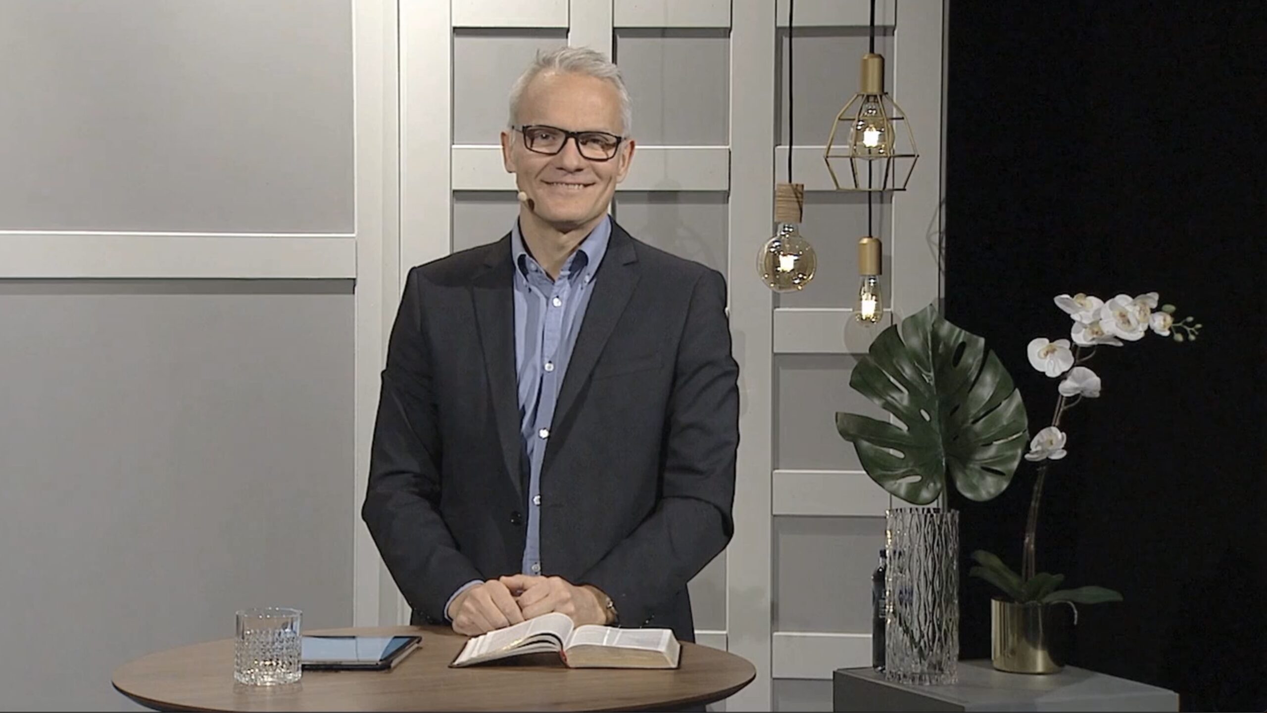 WOL S9: The Holy Spirit and His Gifts — English–Arabic